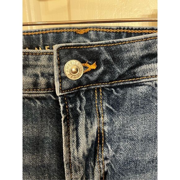American Eagle Distressed Mom Jeans sz 16 Long Tall Inseam 32” EUC - Picture 3 of 9